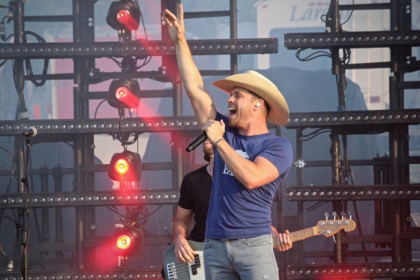 New Music From Dustin Lynch: Party Mode